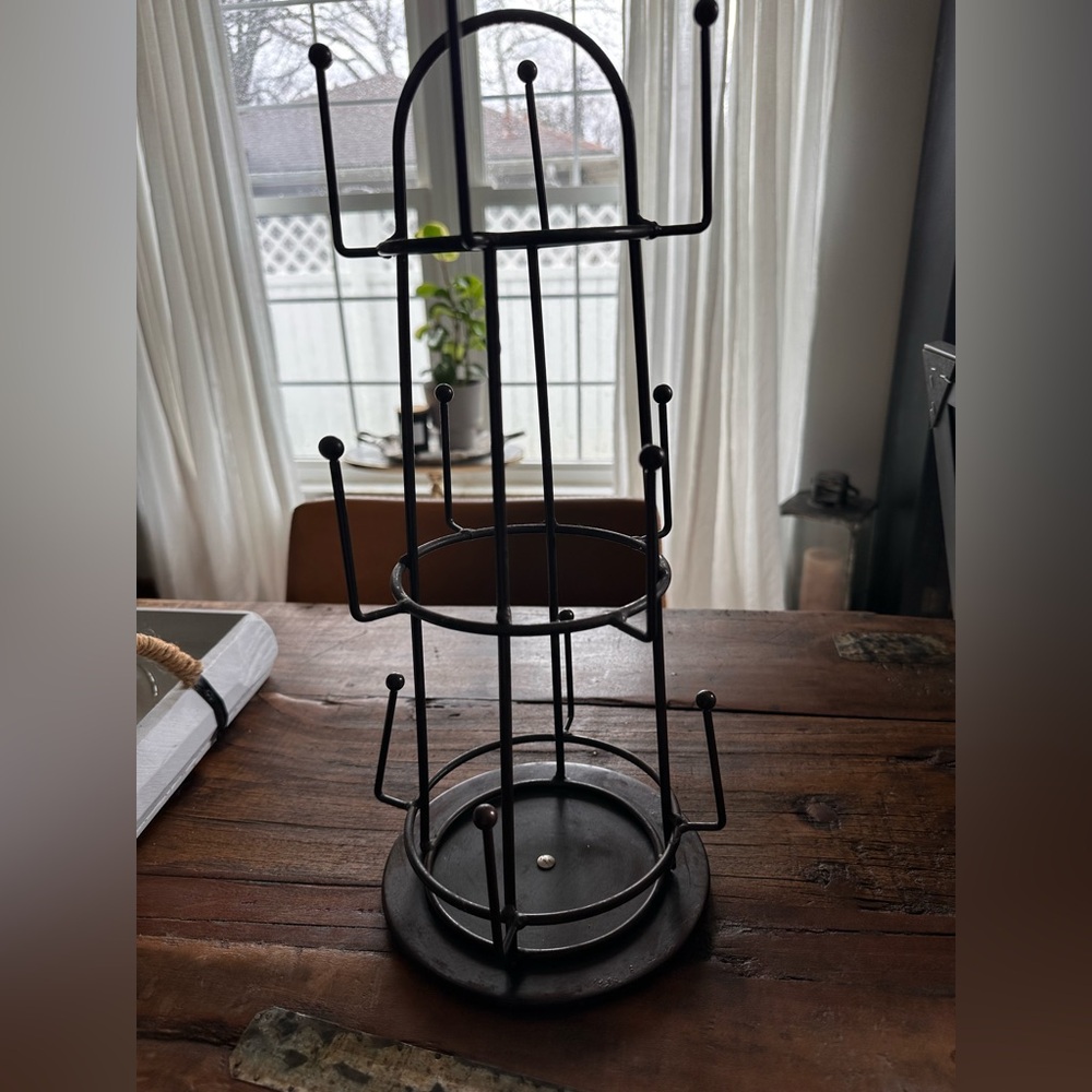 Farmhouse Metal Mug Tree Organizer